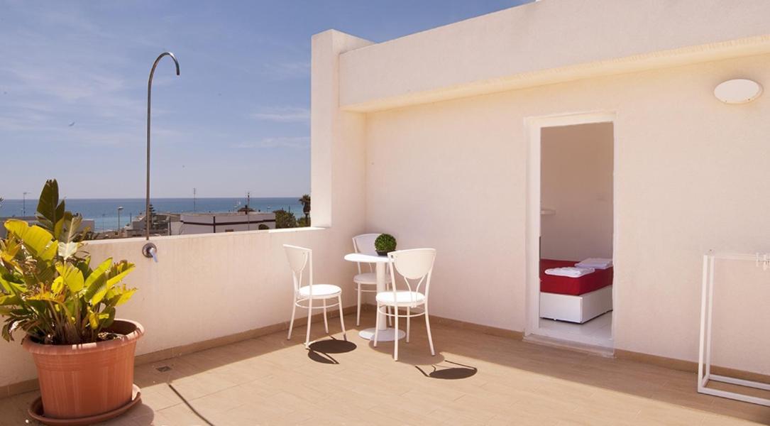 Hotel Beach Salento Marina Di Pescoluse Bagian luar foto