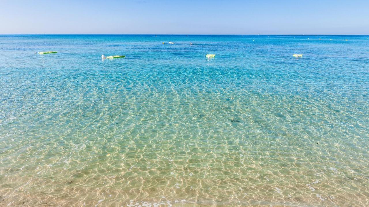 Hotel Beach Salento Marina Di Pescoluse Bagian luar foto