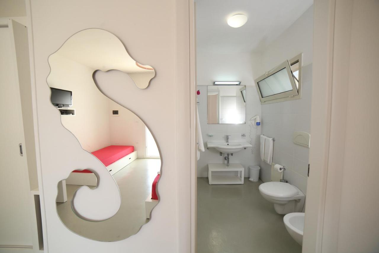 Hotel Beach Salento Marina Di Pescoluse Bagian luar foto