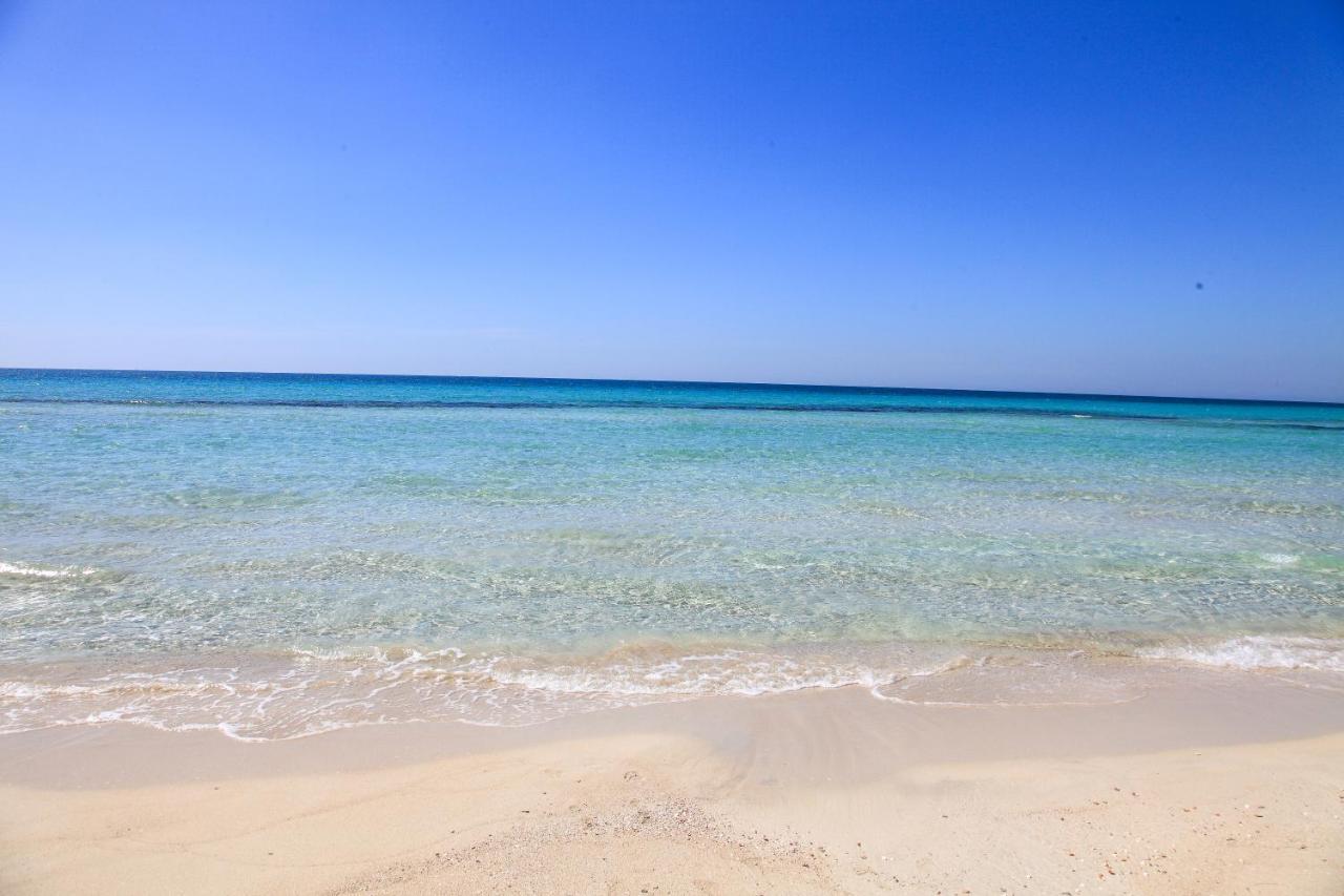 Hotel Beach Salento Marina Di Pescoluse Bagian luar foto